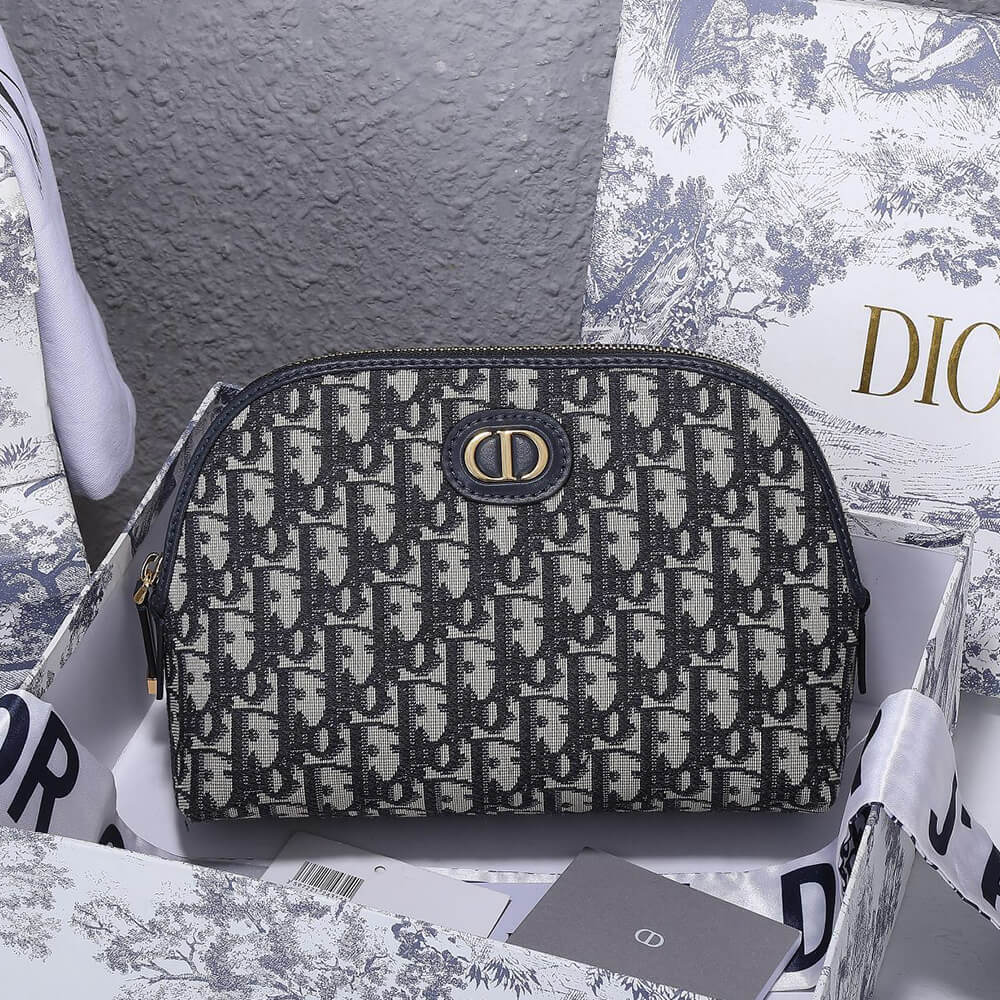 30 MONTAIGNE BEAUTY POUCH