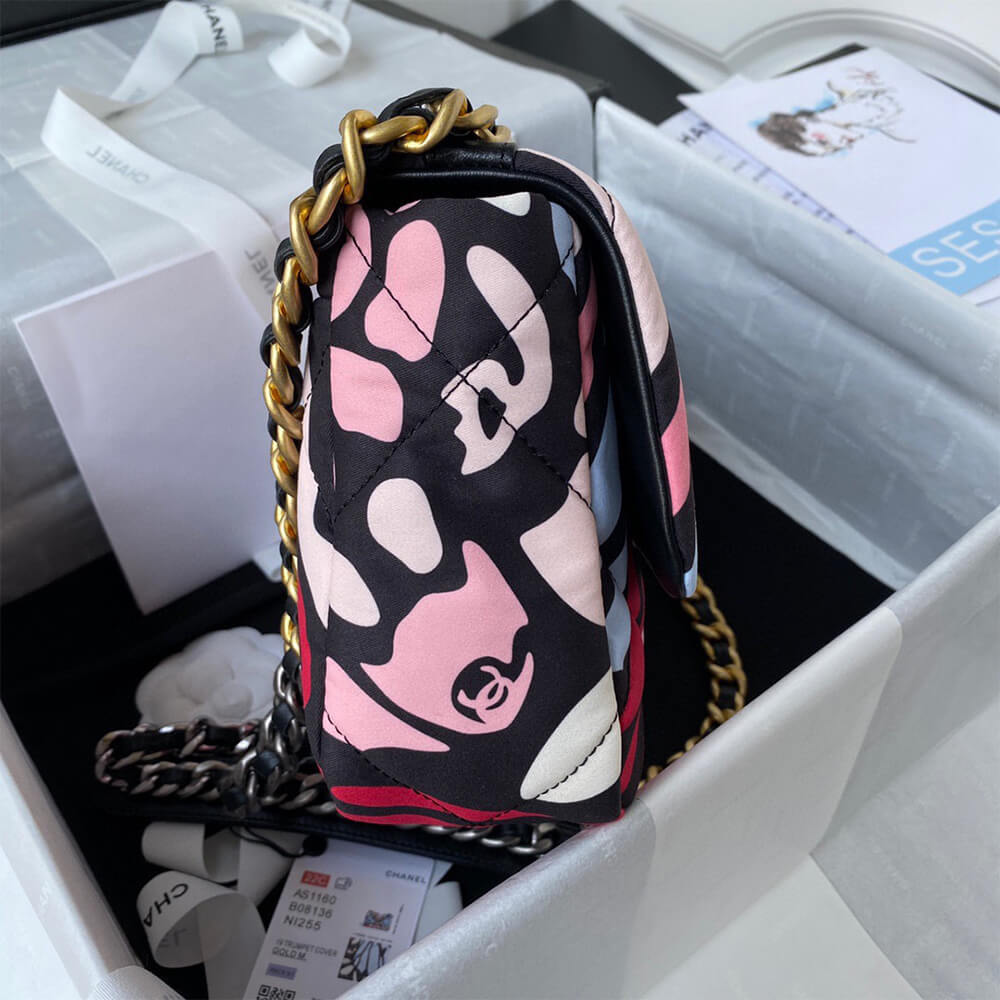 CHANEL 19 HANDBAG