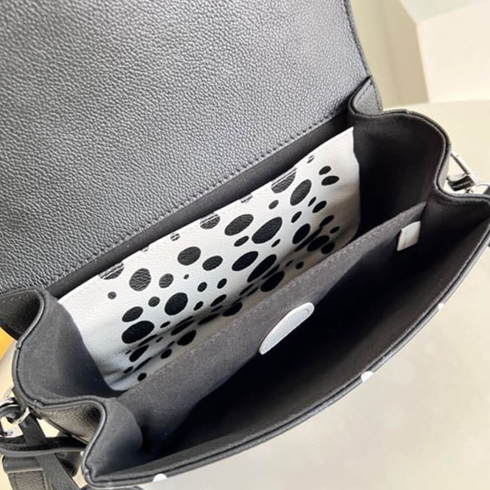 LV x YK Pochette Metis?