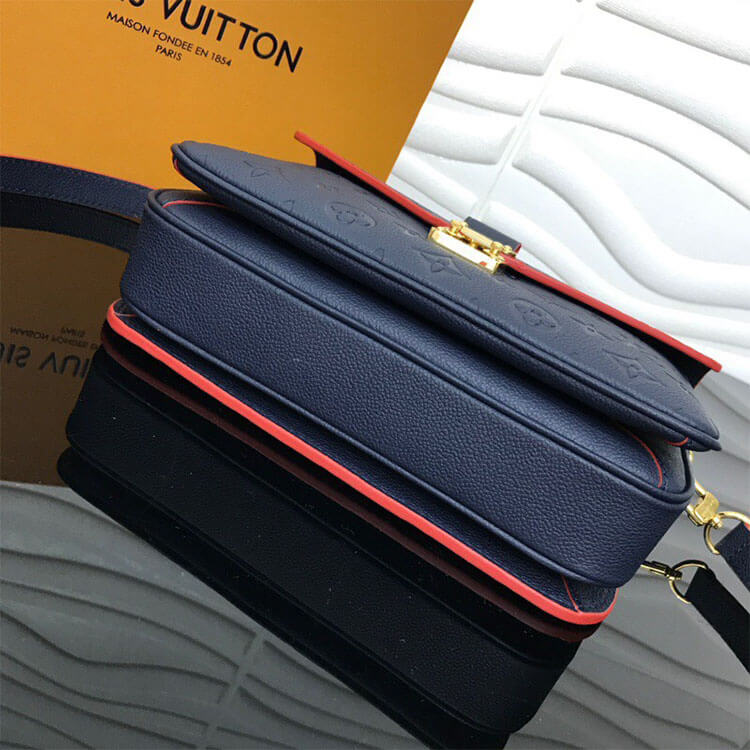 CHANEL Classic Flap Medium