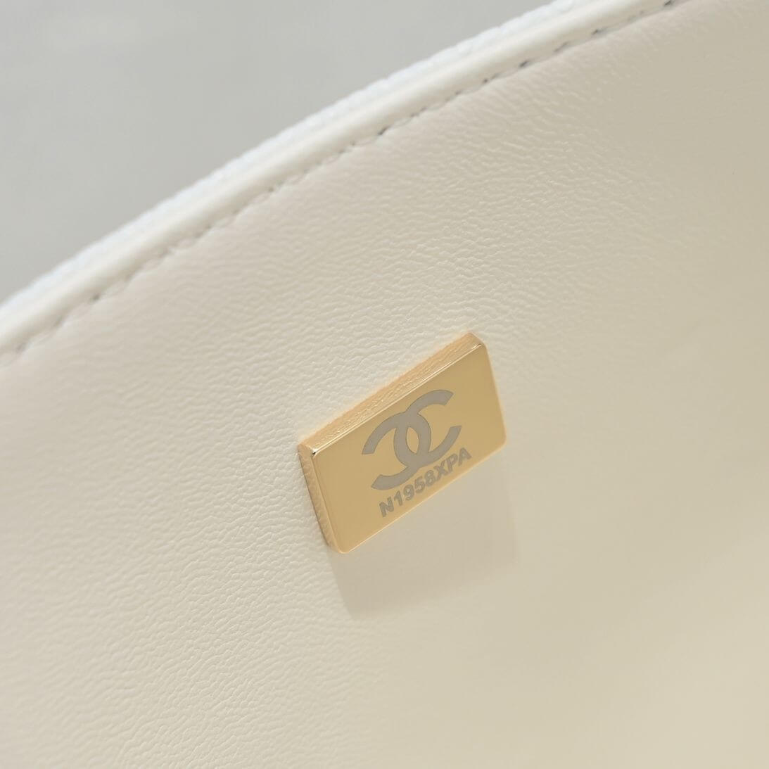 SMALL CLASSIC HANDBAG