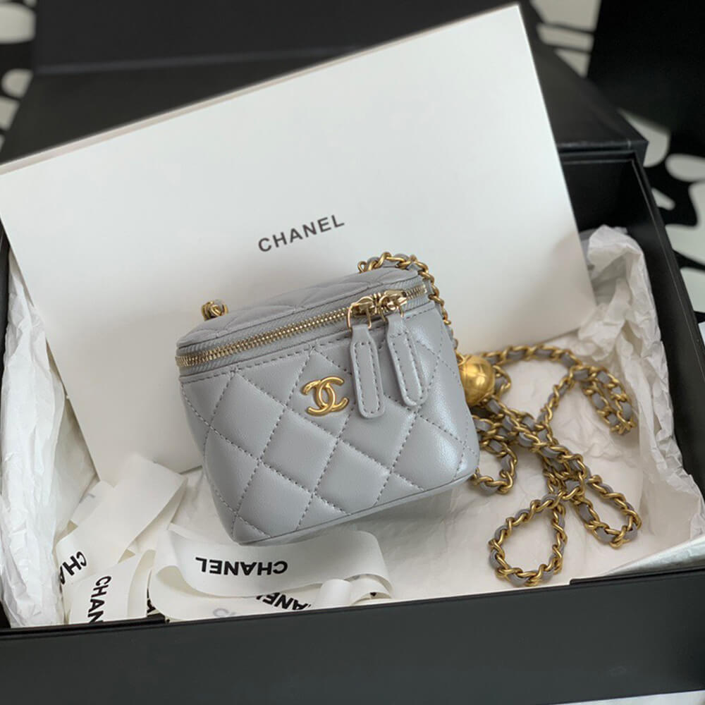 CHANEL Quilted Pearl Crush Mini Vanity Case