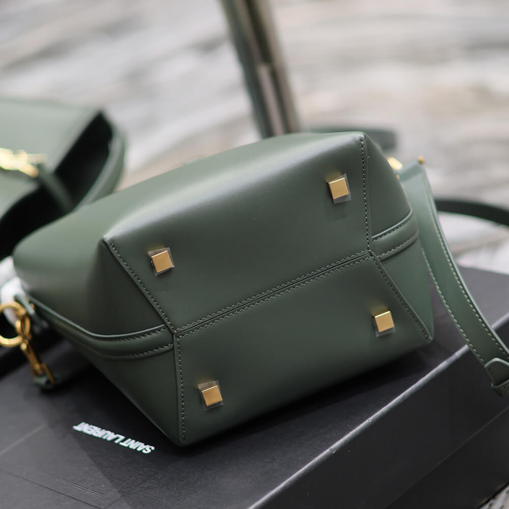 LE 37 IN SHINY LEATHER