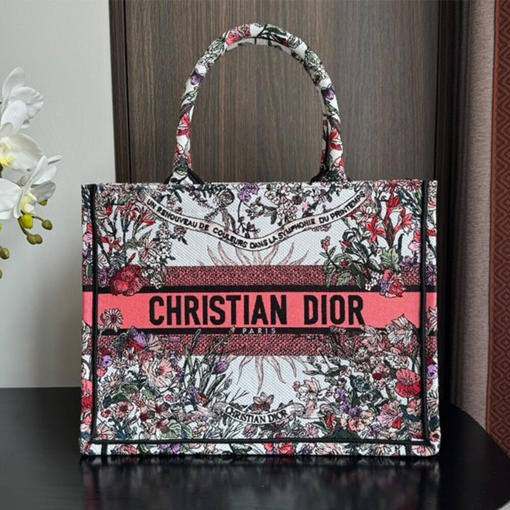 medium D*or book tote