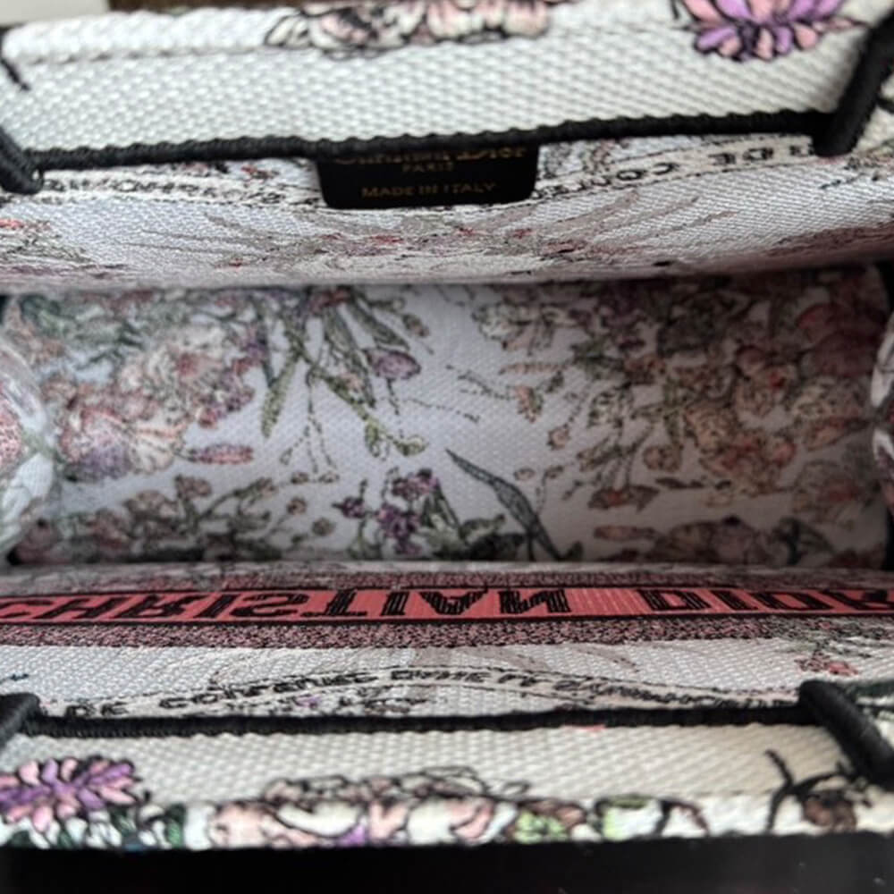 medium D*or book tote