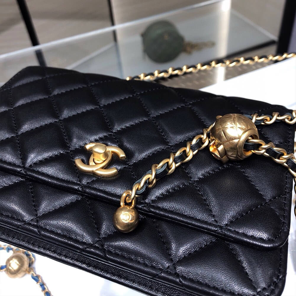 Ch*el pearl crush wallet on chain
