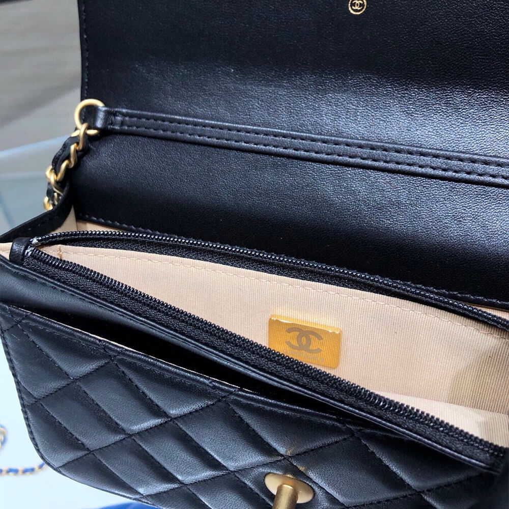 Ch*el pearl crush wallet on chain