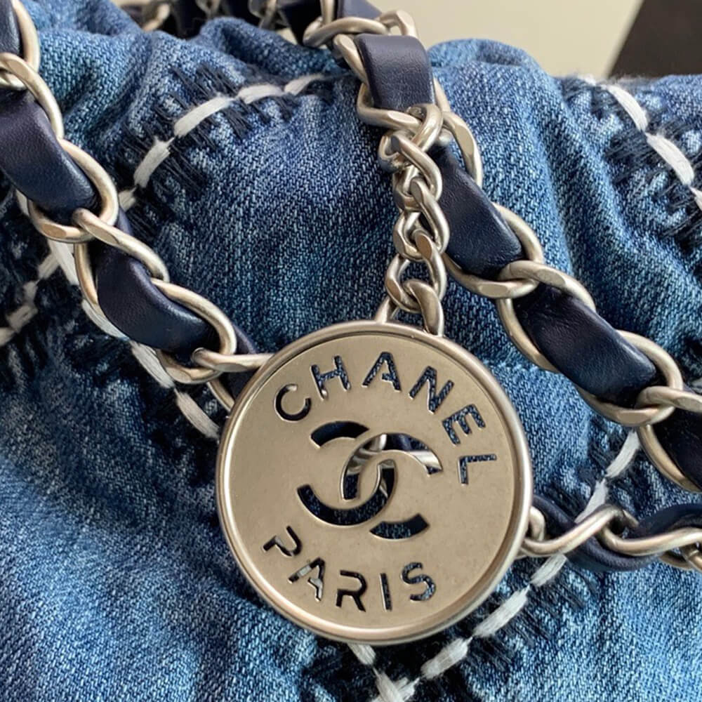 CHANEL 22 SMALL HANDBAG