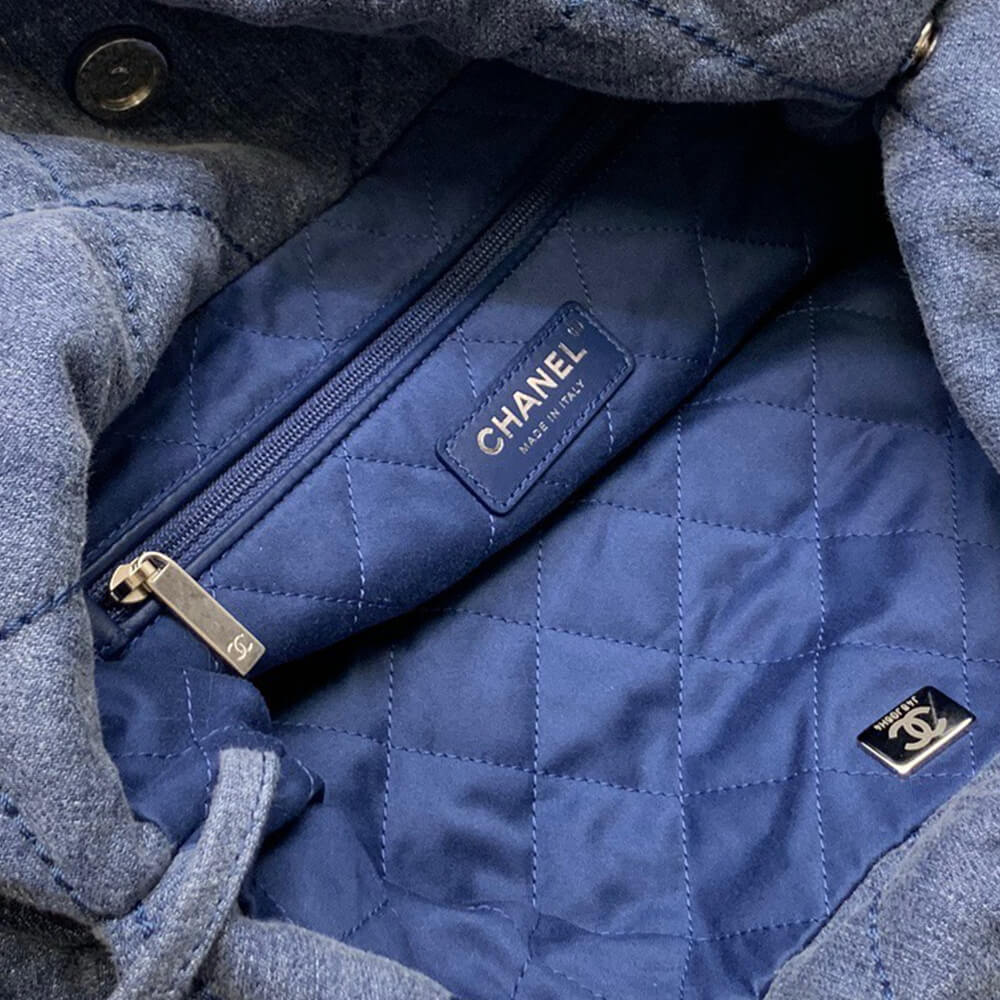 CHANEL 22 SMALL HANDBAG