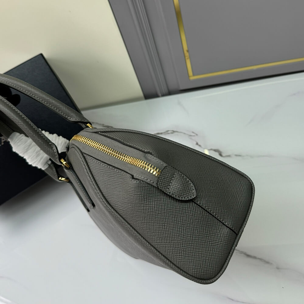 Prada Medium Saffiano leather bag(high-end grade)