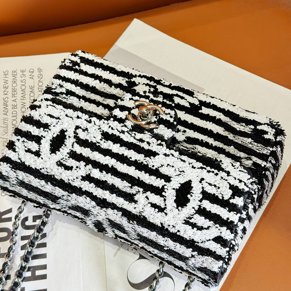 CHANEL SMALL FLAP BAG