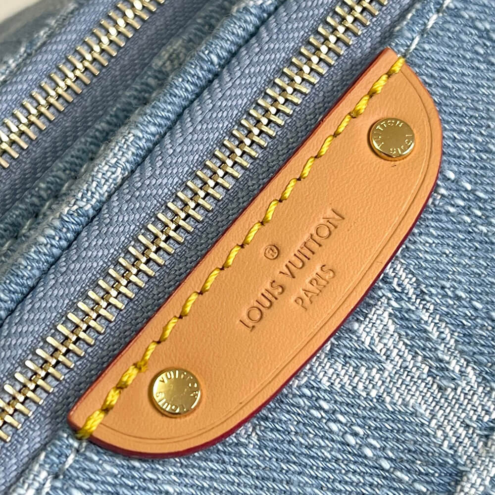 LOEWE Small Hammock bag in classic calfskin