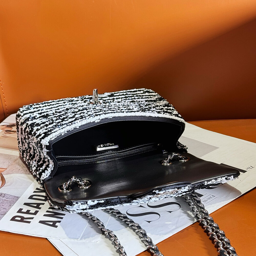 CHANEL SMALL FLAP BAG