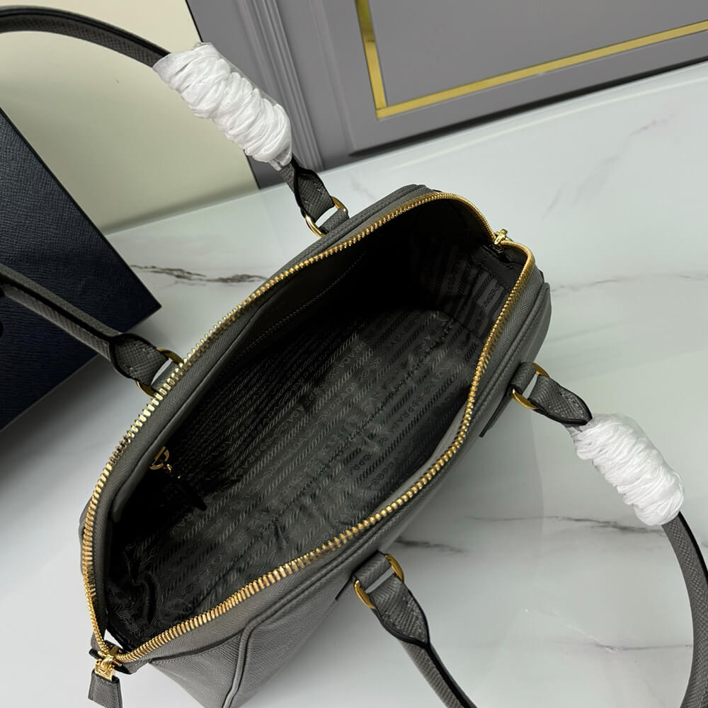 Prada Medium Saffiano leather bag(high-end grade)