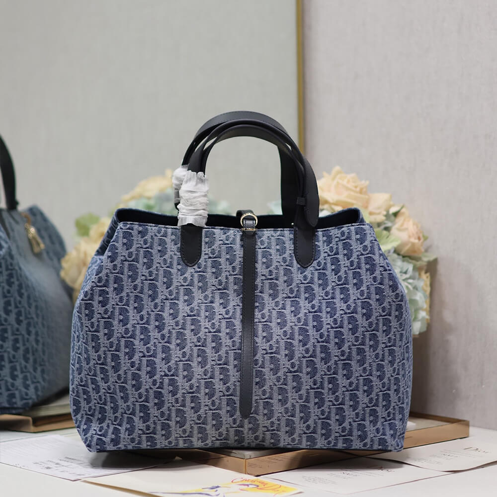 LARGE BOY CHANEL HANDBAG(HIGH-END GRADE)