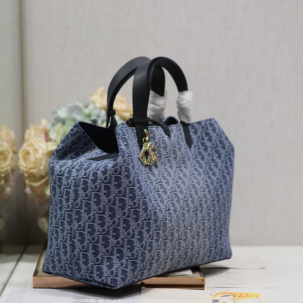 LARGE BOY CHANEL HANDBAG(HIGH-END GRADE)