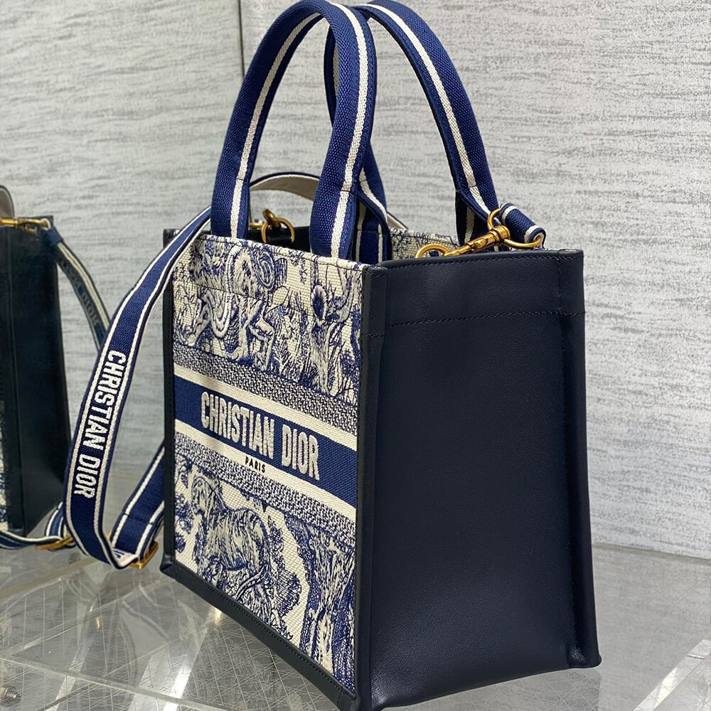 small D*or book tote
