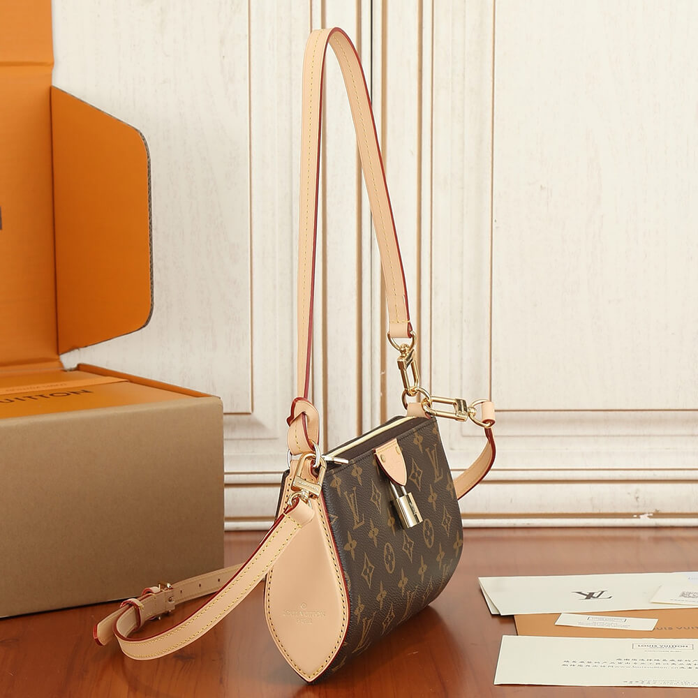 LV Pochette Tirette