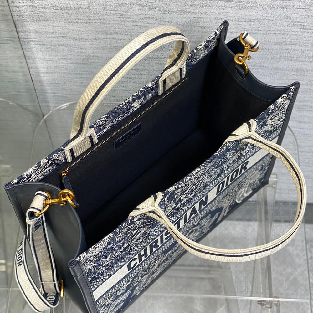 medium D*or book tote