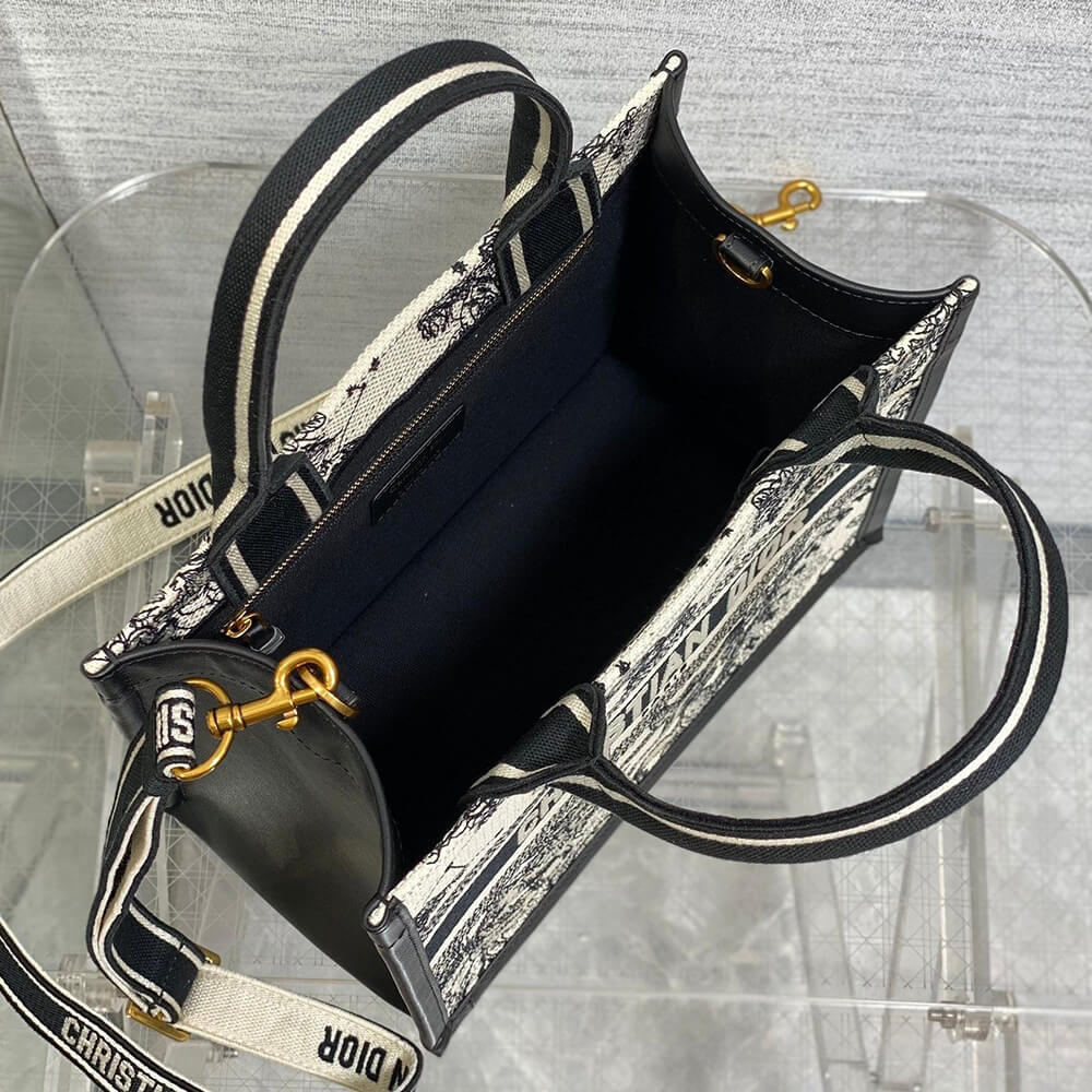 small D*or book tote