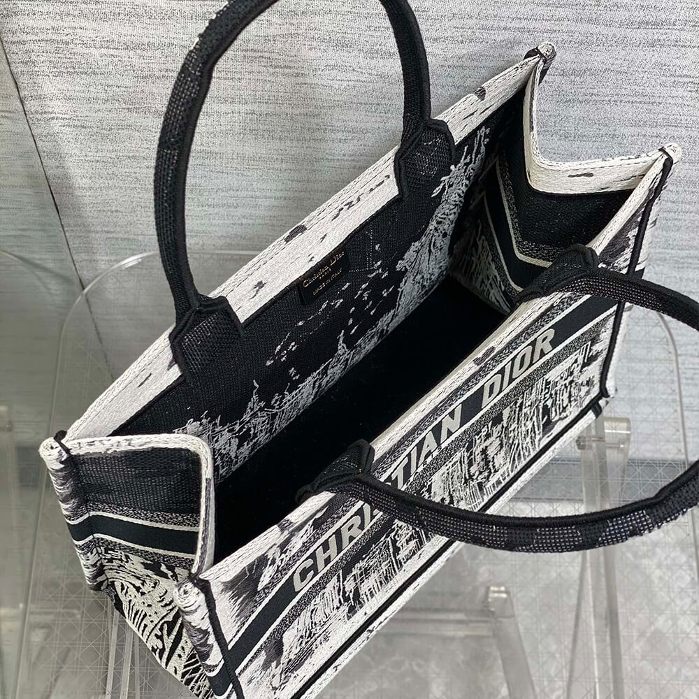 medium D*or book tote