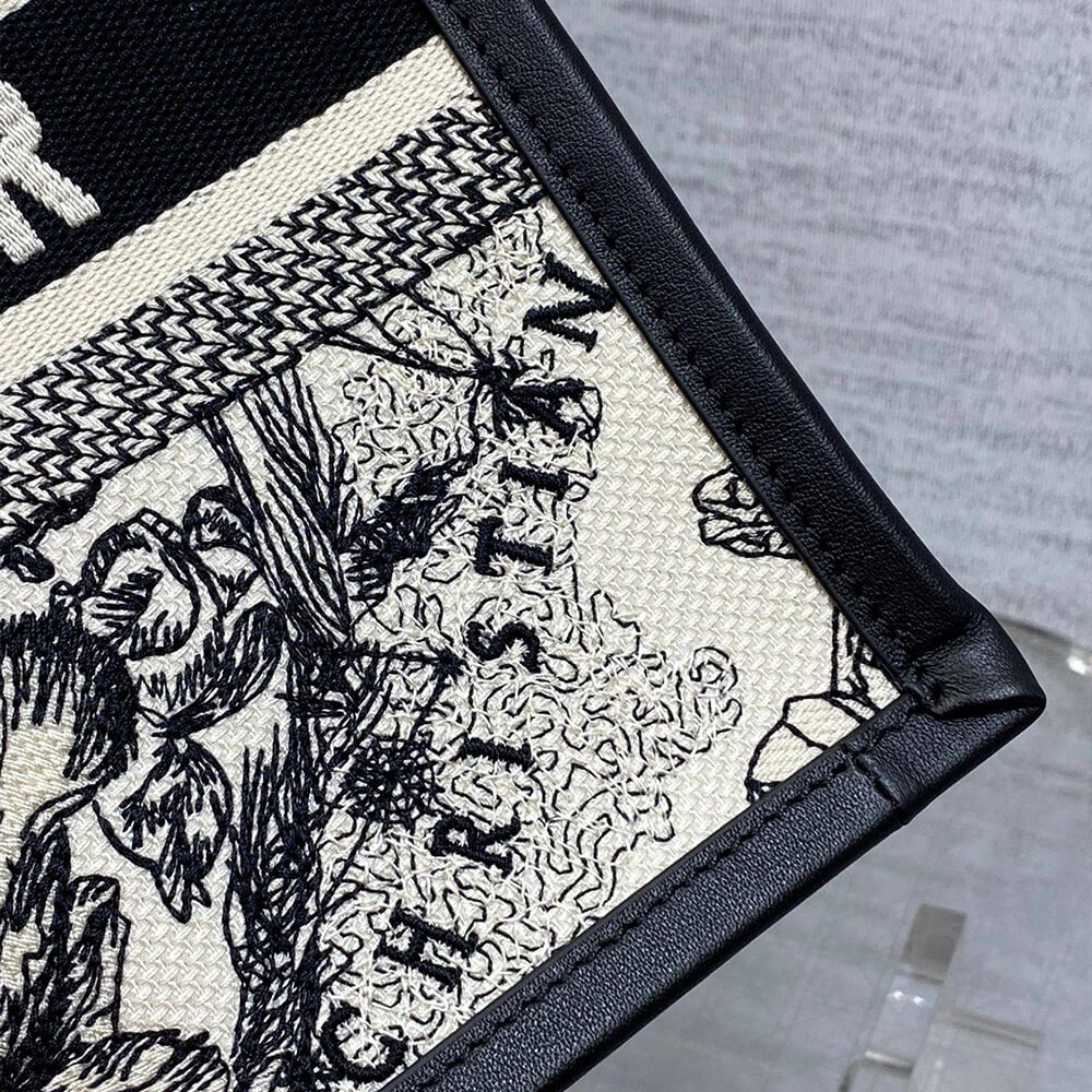 small D*or book tote