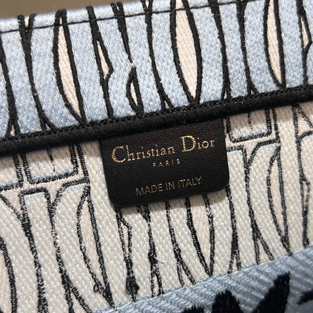 medium D*or book tote
