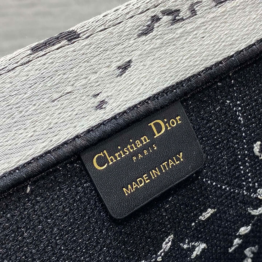 medium D*or book tote