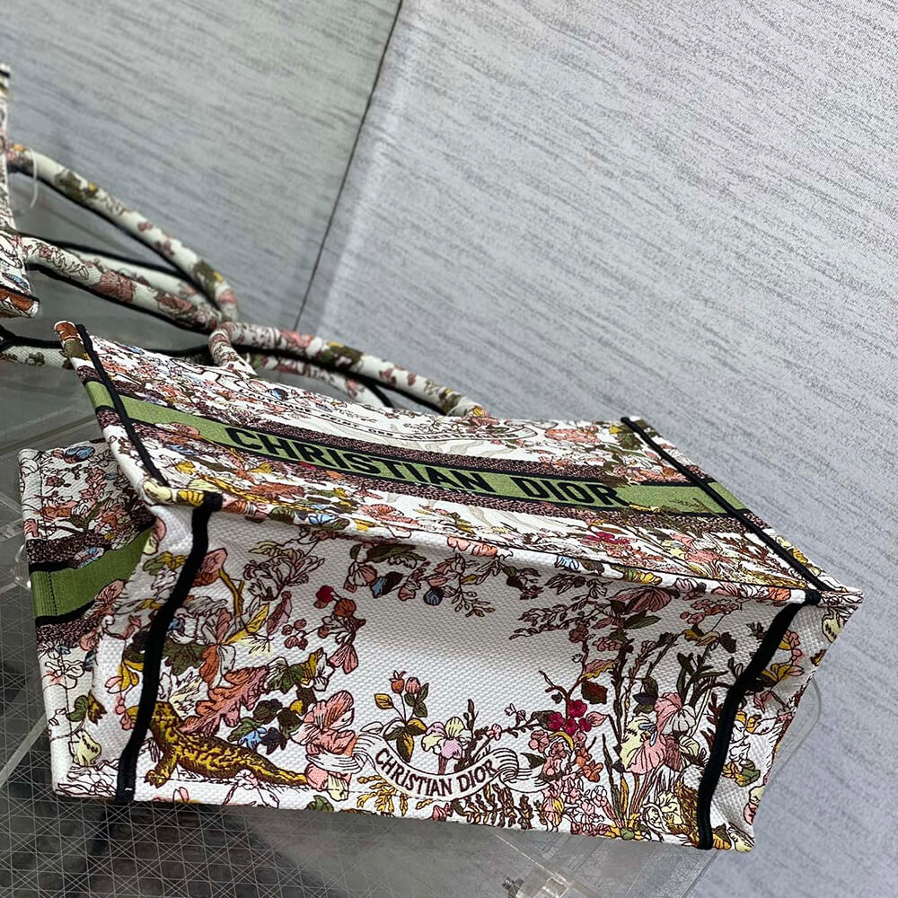 medium D*or book tote