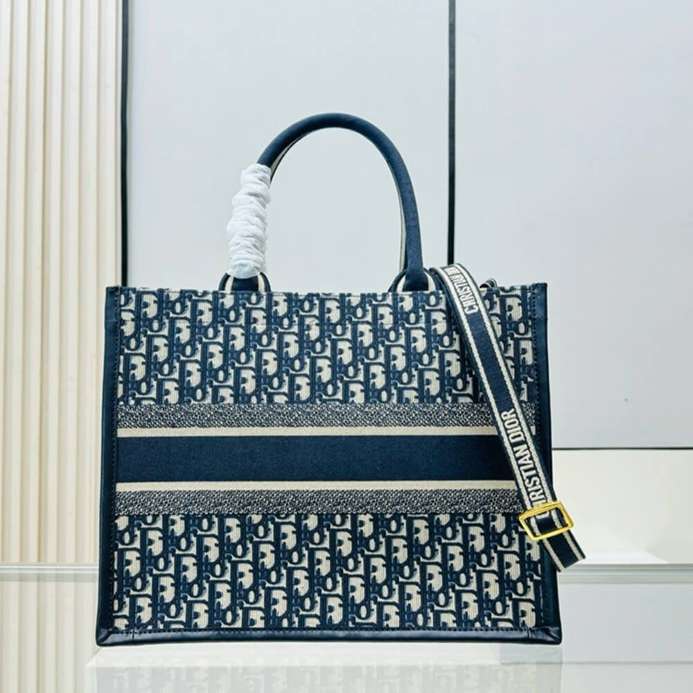 medium D*or book tote