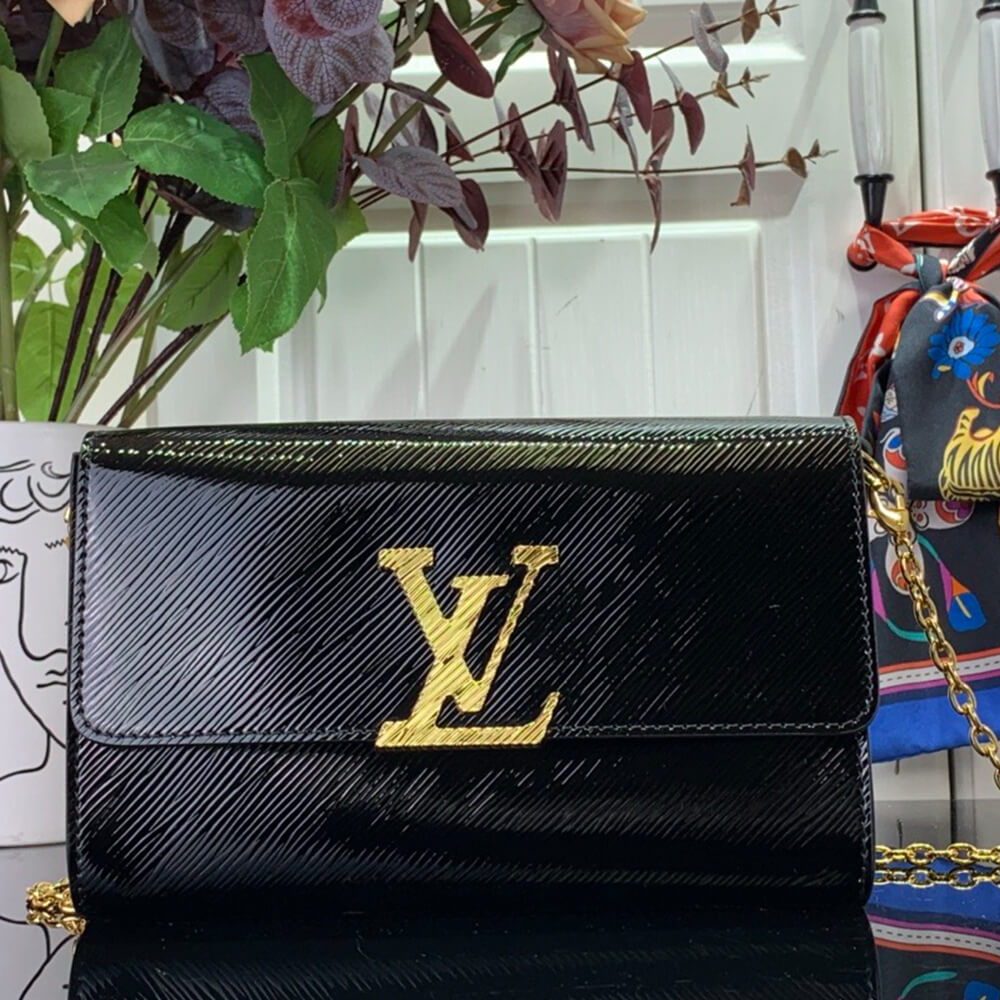 LV Pochette Louise