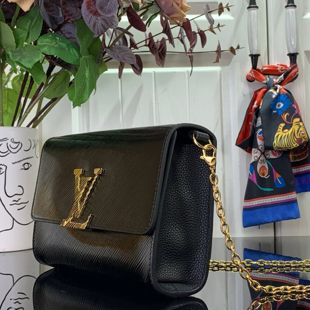 LV Pochette Louise
