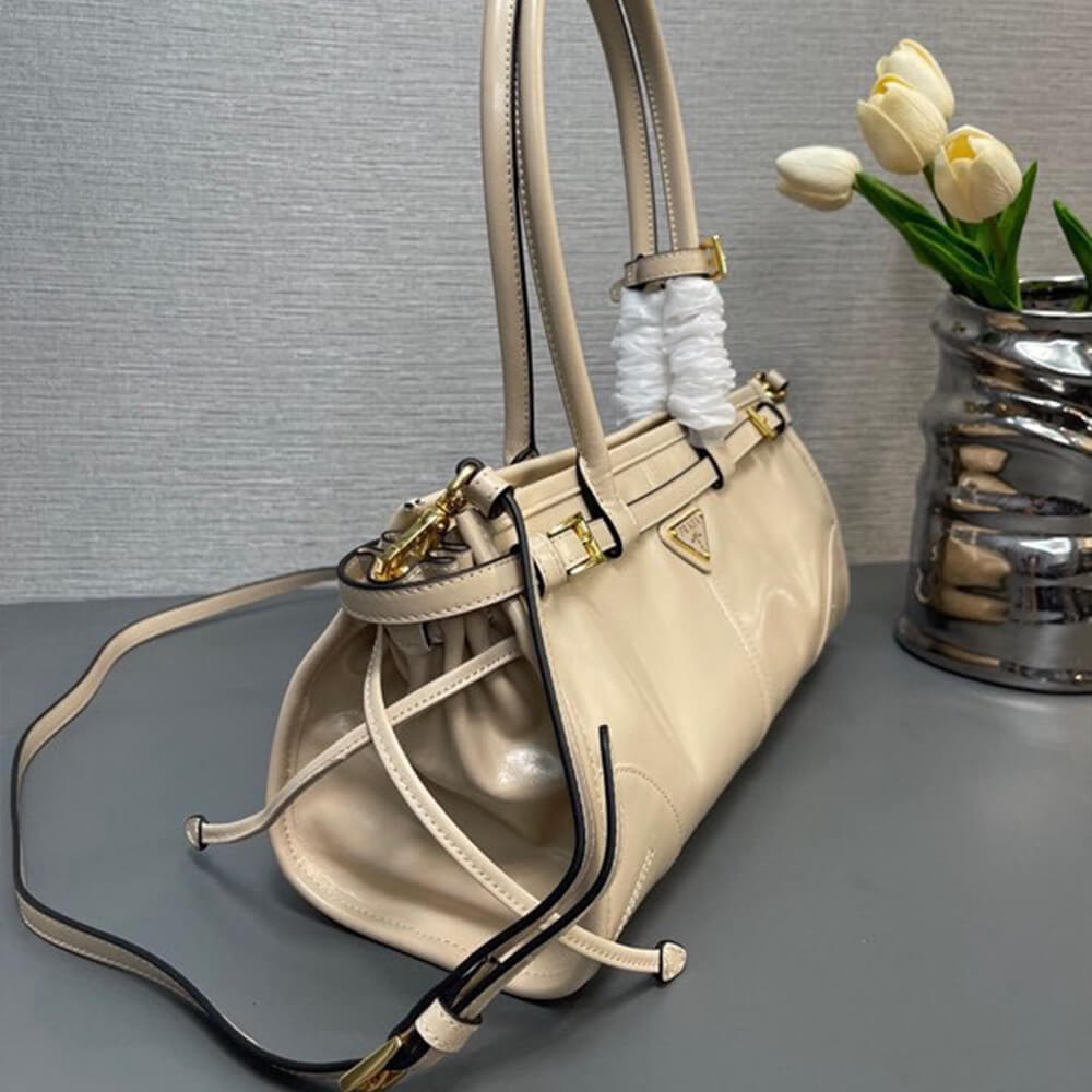 Prada Medium leather handbag(high-end grade)