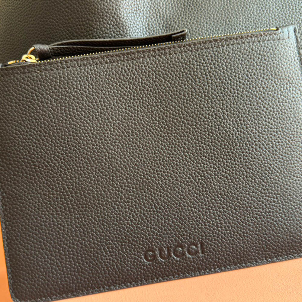 G*u*i b medium shoulder bag