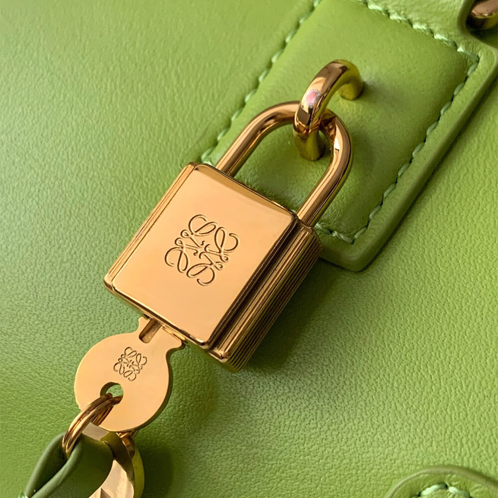 LOEWE Amazona 23 Cropped bag in nappa calfskin(HIGH-END GRADE)