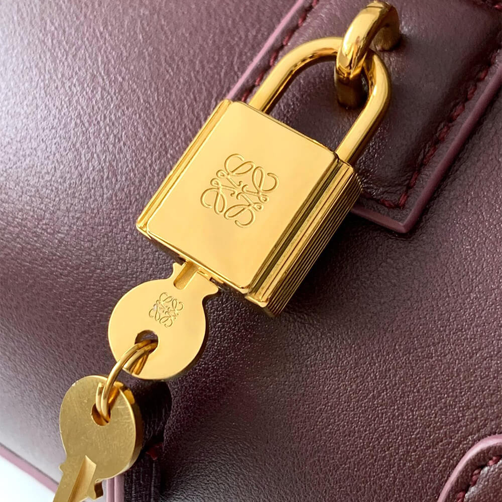 LOEWE Amazona 23 Cropped bag in nappa calfskin(HIGH-END GRADE)