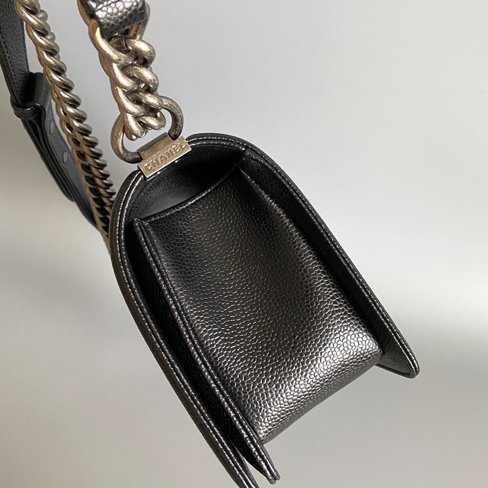 BOY CHANEL HANDBAG(TAX-FREE GRADE)