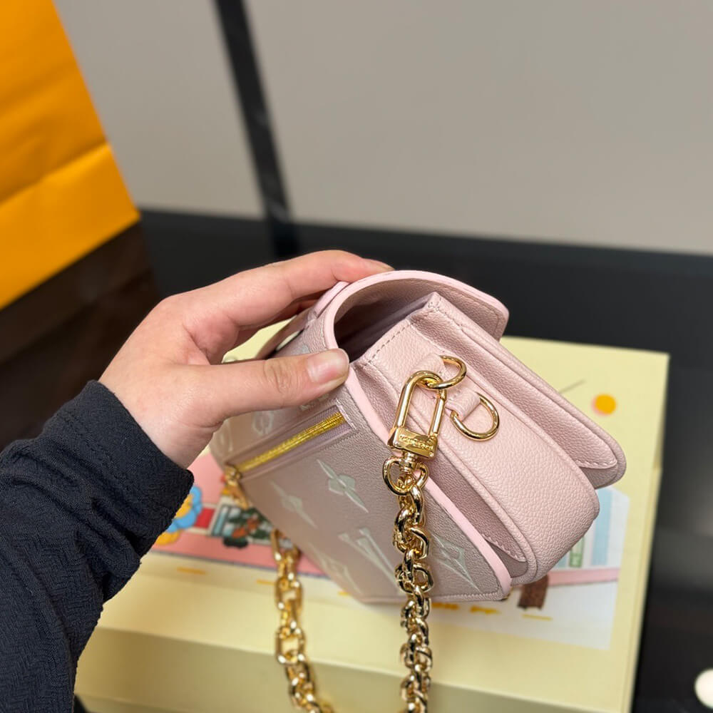 LV Pochette Métis East West