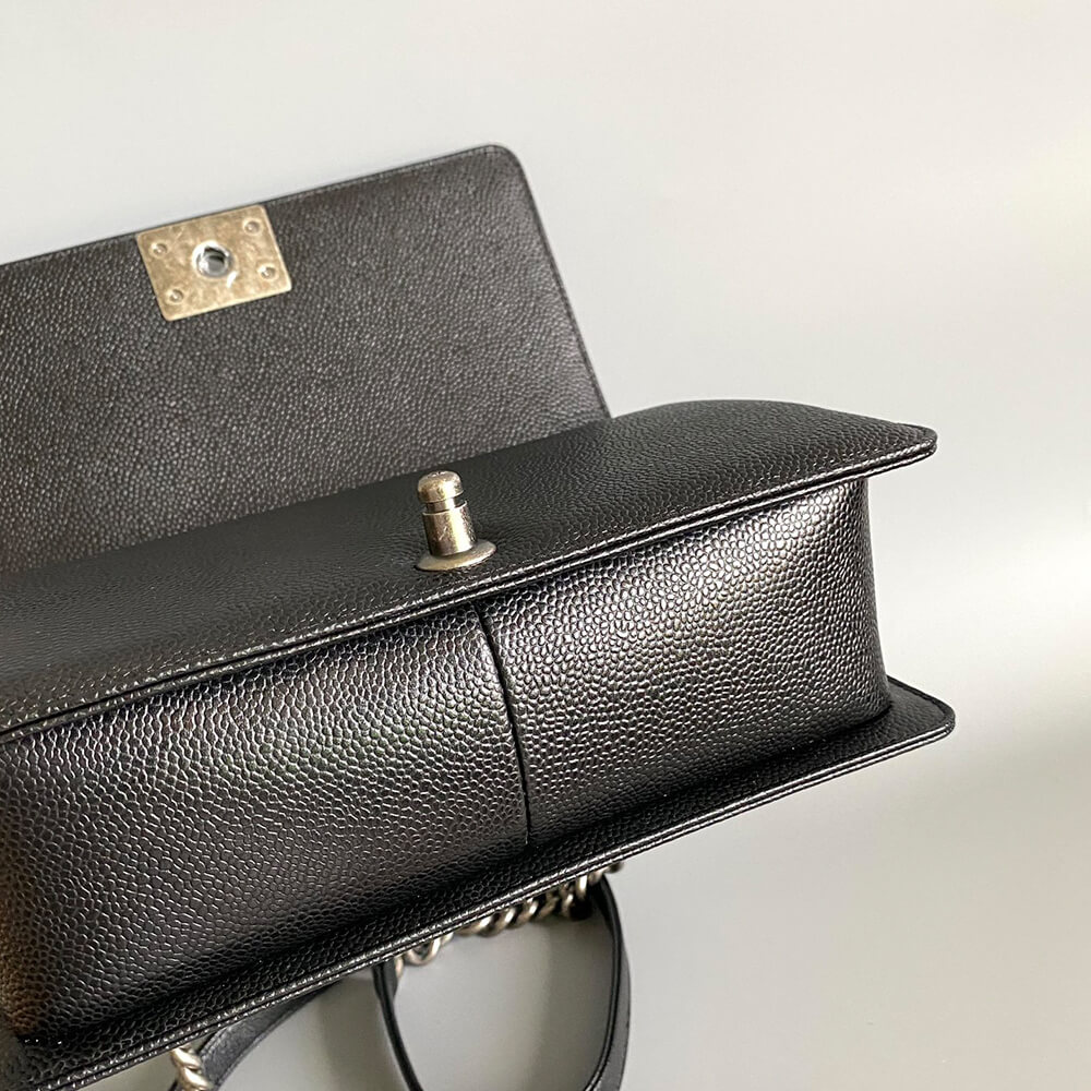 BOY CHANEL HANDBAG(TAX-FREE GRADE)