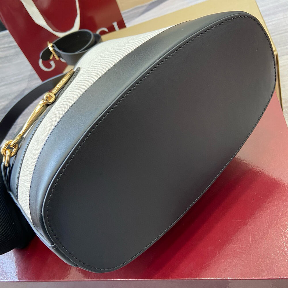 G*u*i 73 small bucket bag