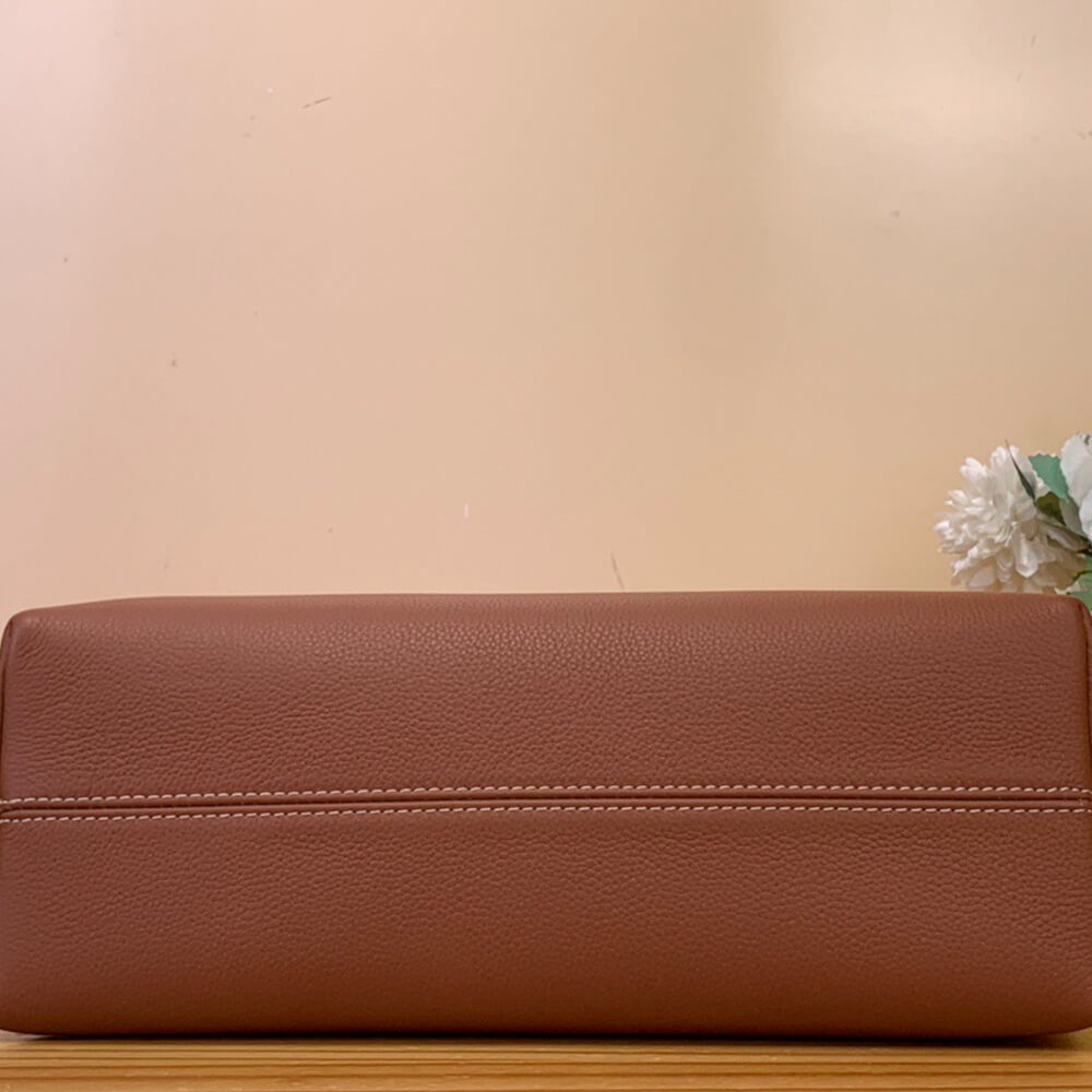 LV Low Key Messenger(HIGH-END GRADE)