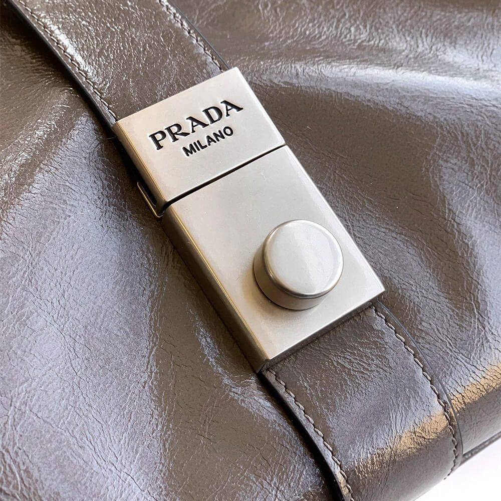 Prada Medium leather tote bag(high-end grade)