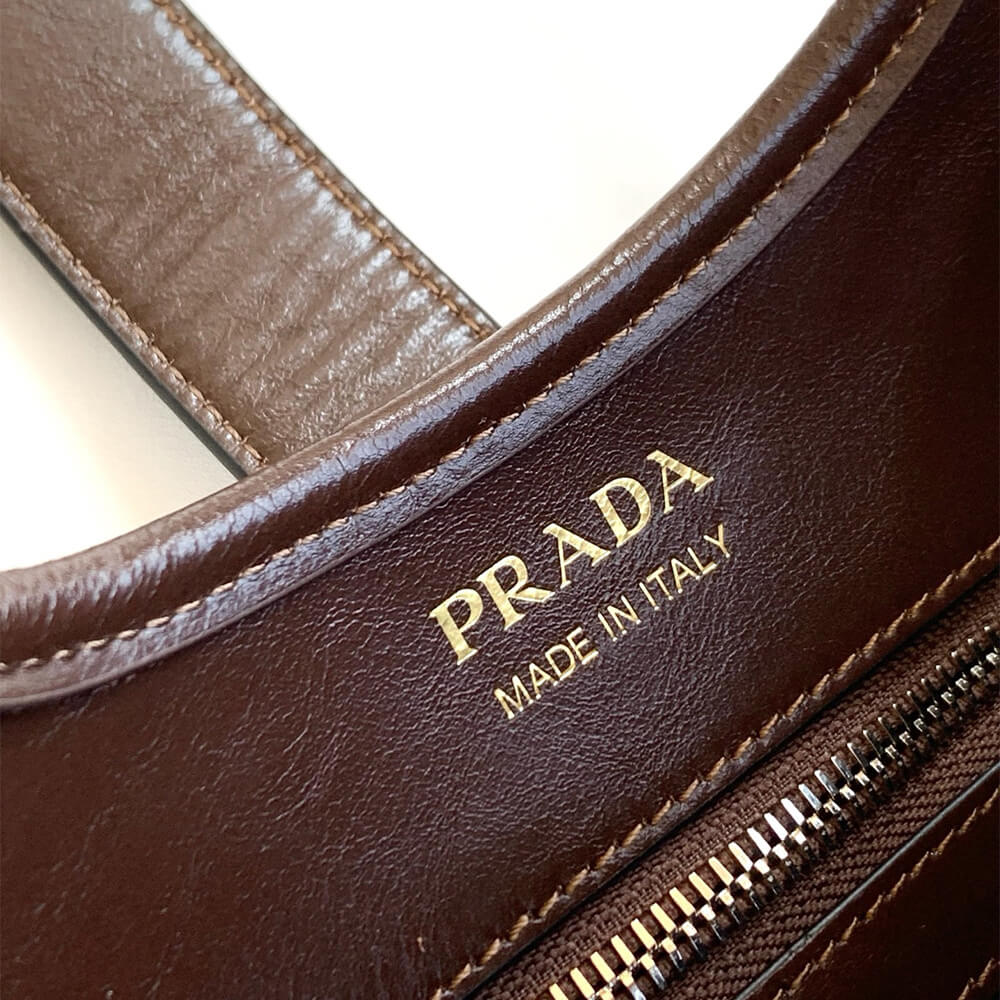 Prada Medium leather tote bag(high-end grade)