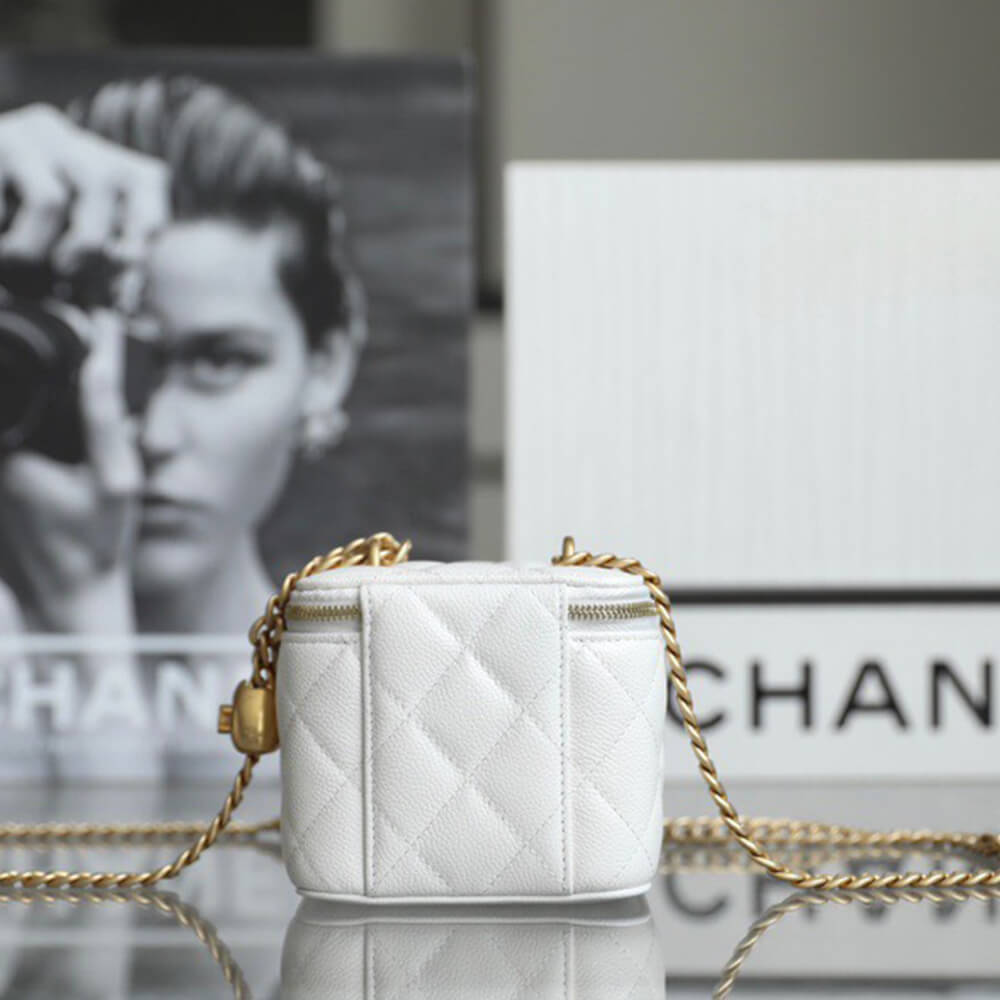 CHANEL Quilted Heart Crush Mini Vanity with Chain(high-end grade)