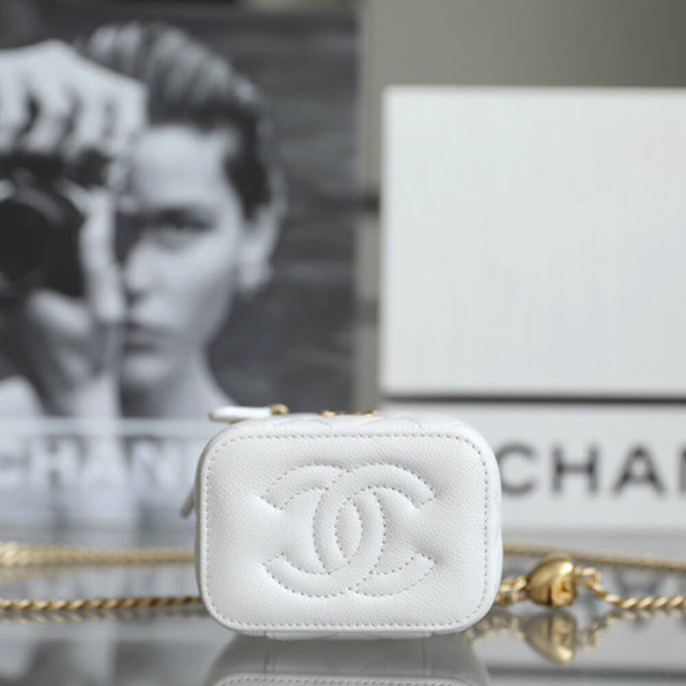 CHANEL Quilted Heart Crush Mini Vanity with Chain(high-end grade)