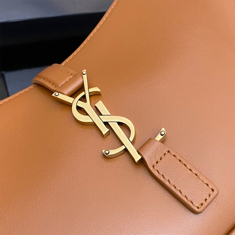 YSL le 5 a 7 in smooth leather