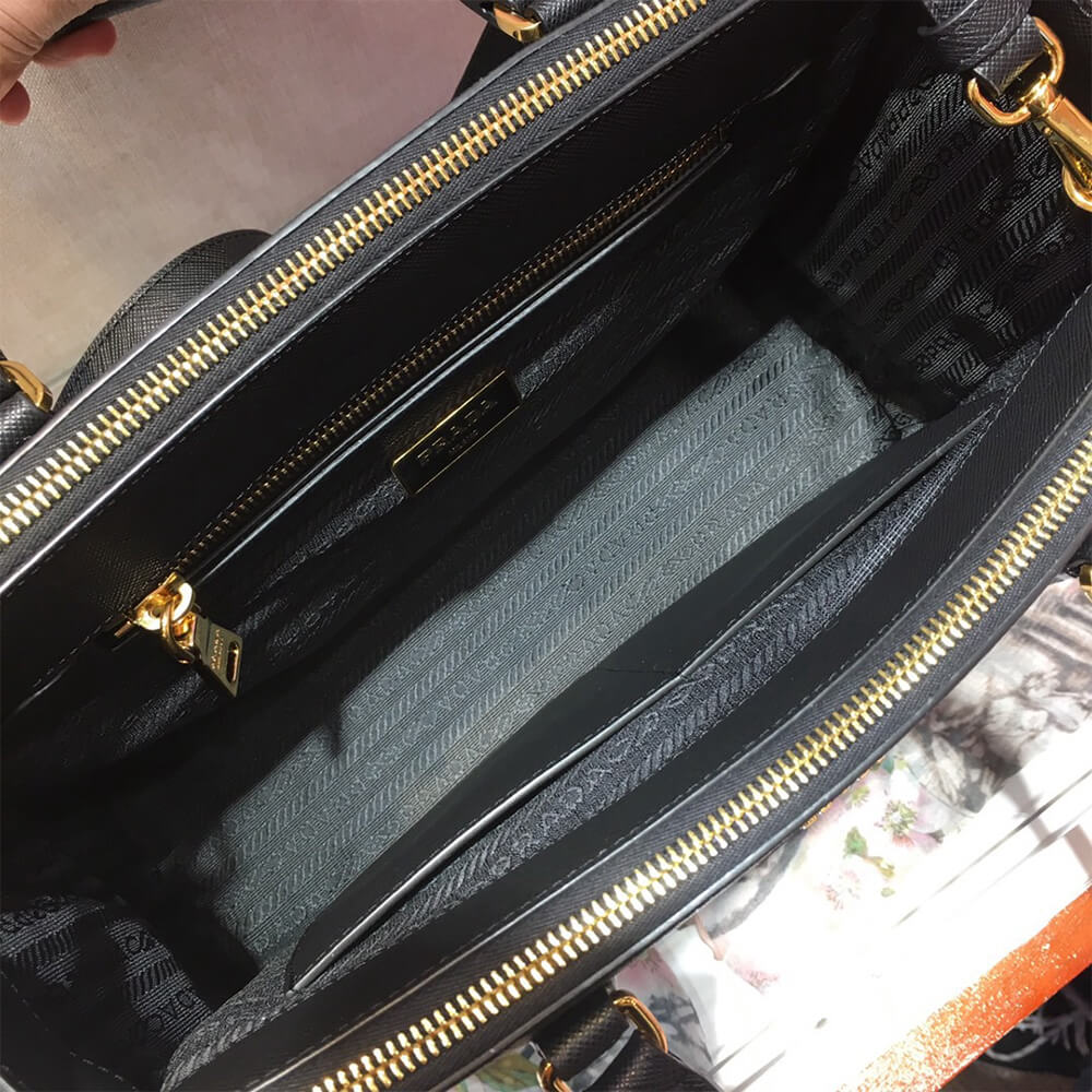 Prada Medium Prada Galleria Saffiano leather bag(HIGH-END GRADE)